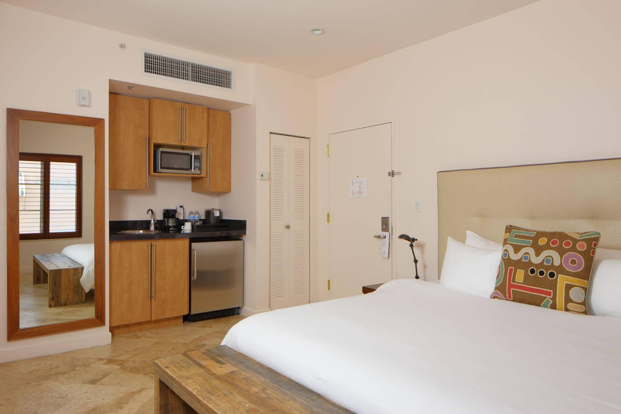 Casa Victoria Orchid Aparthotel Miami Beach