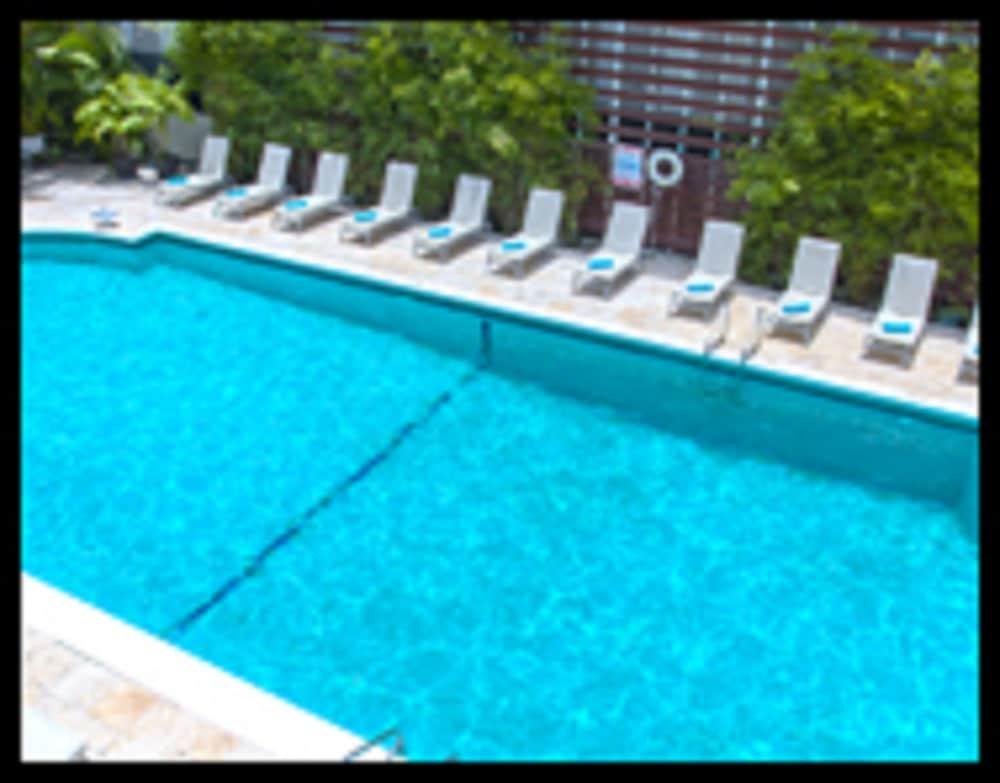 Dorchester Hotel&suites Hotel 3*