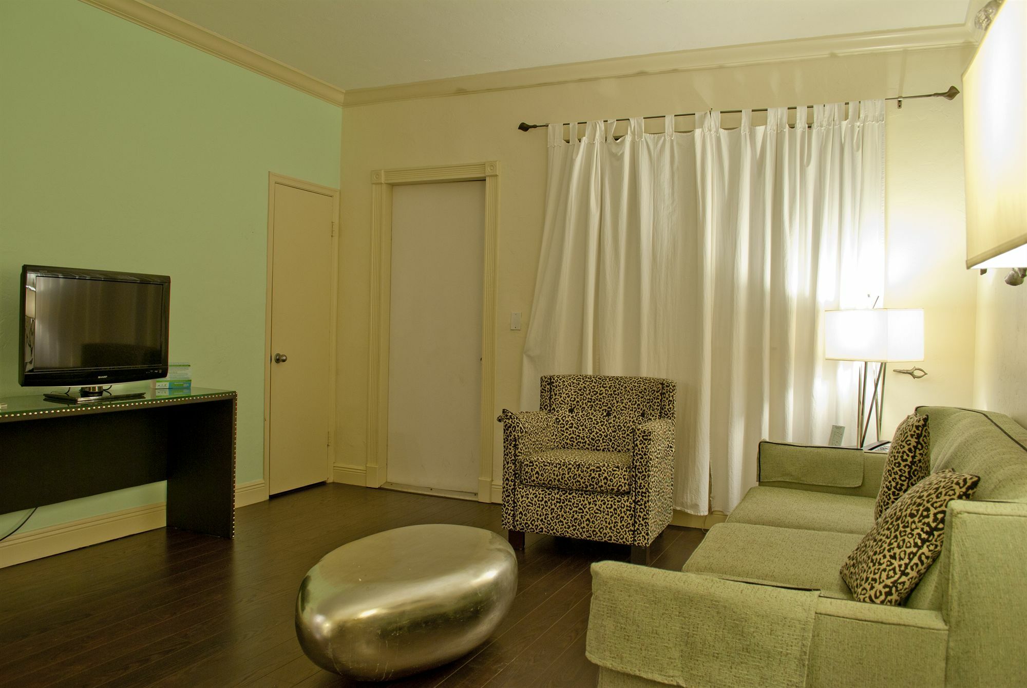 Dorchester Hotel&suites Hotel 3*