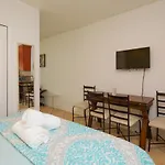 Amazing Location - Ocean Drive & Beach Front Apartment
