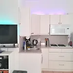 Mantell Plaza Studio Decodream Close To The Beach , W\\Pool