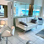 Large Luxurious Direct Ocean Front Penthouse Or Deluxe One Bedroom Ocean Front Condo-Free Parking