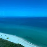 Large Luxurious Direct Ocean Front Penthouse Or Deluxe One Bedroom Ocean Front Condo-Free Parking
