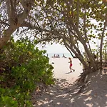 Castle Beach: Rumba Suite