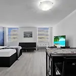 Nightlife South Beach Holiday Retreat Art