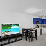 Nightlife South Beach Holiday Retreat Art