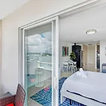 Waterfront Studio With Free Parking