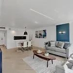 Spacious Ocean View Condo Beach Service 803