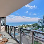 Spacious Ocean View Condo Beach Service 803