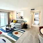 Modern / Central / Free Pkg