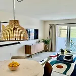 Modern / Central / Free Pkg