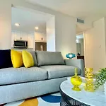 Modern / Central / Free Pkg