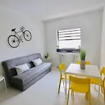 2 Stylish Sobe Condo 1/2 Block From The Beach!!!!