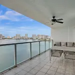 Marina Bay Sunny Isles 1005