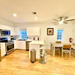 20 Guests Luxurious South Beach Suite