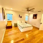 20 Guests Luxurious South Beach Suite
