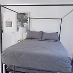 Beachside Oasis, Miami Beach Apt With Parking Included