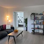 Unique Water Views, Free Parking 1Bed 1 Bath Rooffornomads 416