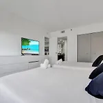 Ocean View Spacious Condo Beach Service 907