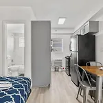 Balcony Chic Apt, W/2 Queenbeds, On Ocean Dr Beach