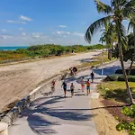 Steps 2 Beach, Ocean Drive Deco Apt W/2 Queen Beds