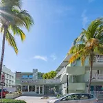 Sunny Ocean Dr Condo, W/2 Queen Beds, South Beach