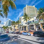 Sunny Ocean Dr Condo, W/2 Queen Beds, South Beach