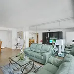 Modern Ocean View Condo Beach Service Unit 1206