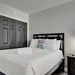 Cozy Beachfront 2 Bdr Miami Beach Condo 406