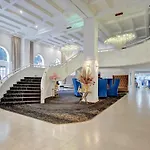 Cozy Miami Beach Condo Beach Service 407