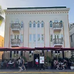 Ocean Drive Apartment W Balcony Walk To The Beach