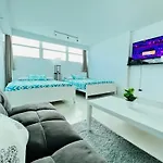 Castle 401 Oceanfront Studio With Pool, Tennis, Beach Access And Free Parking