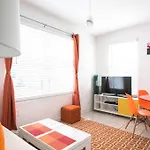 1Bedroom Collins 2 Blocks To Ocean With Free Street Parking