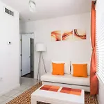 1Bedroom Collins 2 Blocks To Ocean With Free Street Parking
