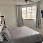 Beachside 1Br Steps Away From Beach