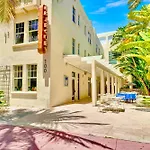 South Beach Haven- Steps To The Beach- 1 King Bedroom 2 Beds 1 Bathroom Apartment
