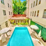 South Beach Haven- Steps To The Beach- 1 King Bedroom 2 Beds 1 Bathroom Apartment
