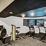 Modern Miami Beach Condo With Beach Service & Pool