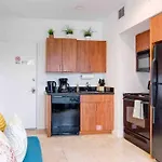 S Beach Spot Heated Pool 2Blocks To Beach Bbq