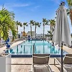 King Suite Balcony Water Views-Hosted By Sweetstay
