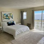 1102- Stylish 1Br With 1Ba With Stunning City & Ocean Views