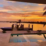 Best Sunset Bayfront - Pool Jacuzzi Pool Table