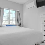South Miami Beach Oasis Sleeps 2