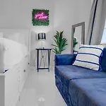 South Miami Beach Oasis Sleeps 2
