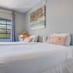 South Beach Retreat Walk To Beach, Sleeps 2