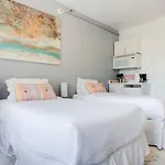 South Beach Retreat Walk To Beach, Sleeps 2