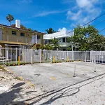 Bellamor Apts At 5Th St Shopping Mall