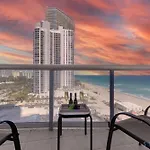 Beachfront Resort - Pool - Ocean View Balcony- Gym