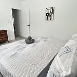 Spacious 2 Bedroom Apartment In Miami Beach