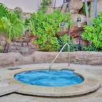 Charming Ocean View Condo Beach Service 1007